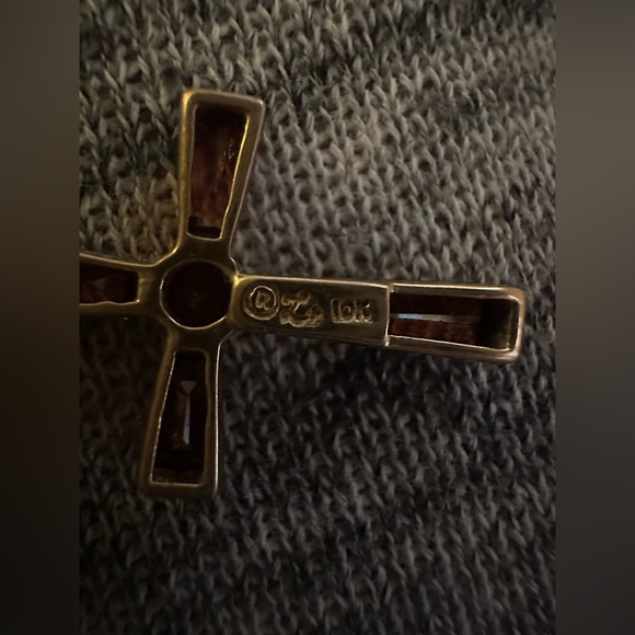 Vintage 10K Yellow Gold Garnet Cross Pendant Necklace - Picture 4 of 5